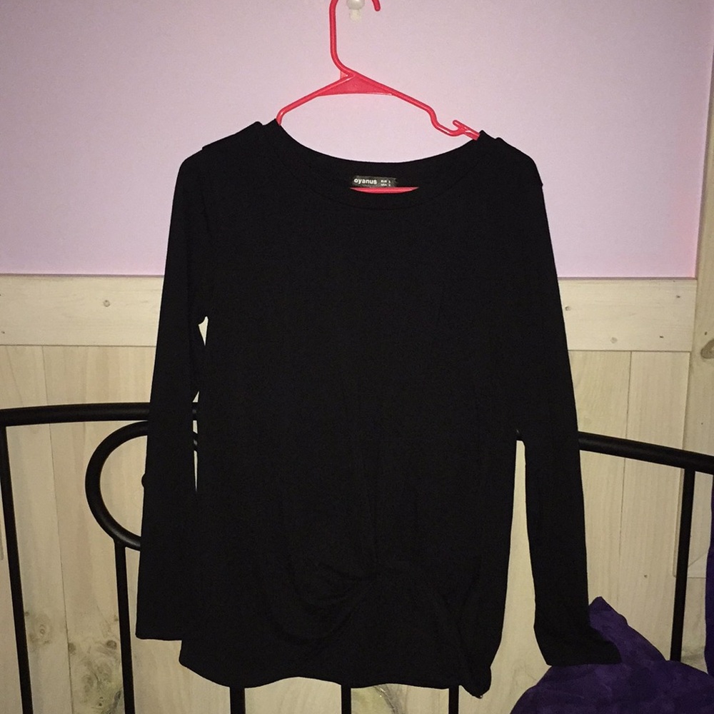 Black long sleeve with twist